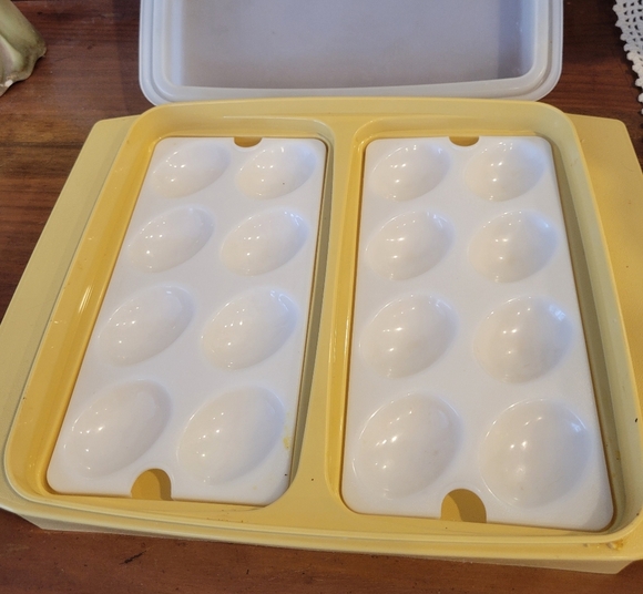 Vintage TUPPERWATE Deviled Egg Dish Serve And Store - Picture 2 of 6